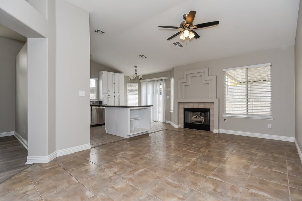 Building Photo - 806 Zinnia Cir