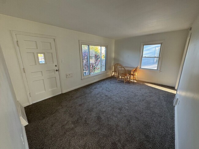 Building Photo - Newly updated 3 bd house in Euclid- NO VOU...
