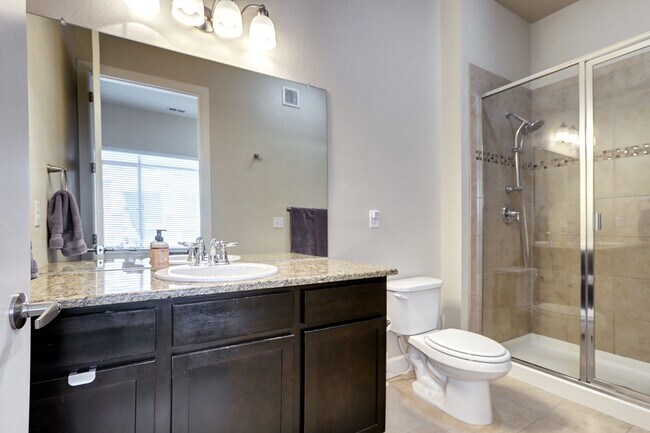 Building Photo - Private 2 bed 2 bath Condo in Inverness En...