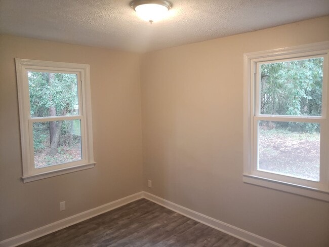 Building Photo - 7 Country Squire Ct