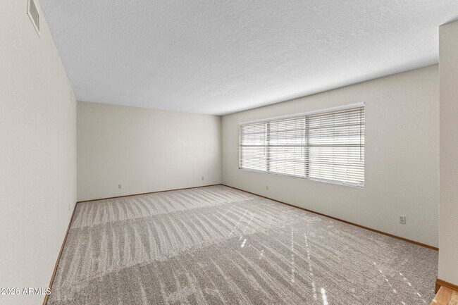 Building Photo - 1306 E La Vieve Ln