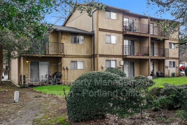 Building Photo - 14134 NE Sandy Blvd