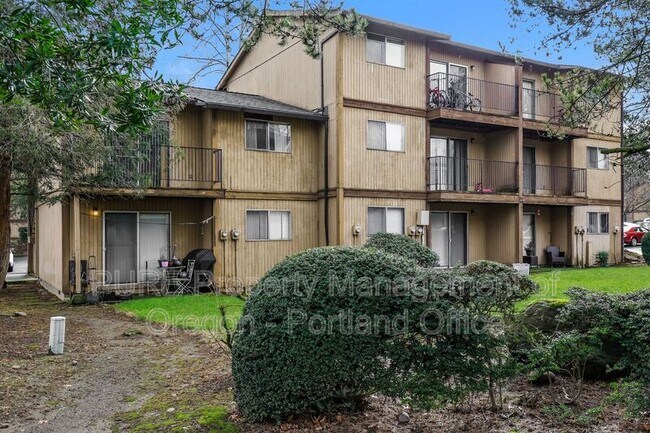 Building Photo - 14140 NE Sandy Blvd