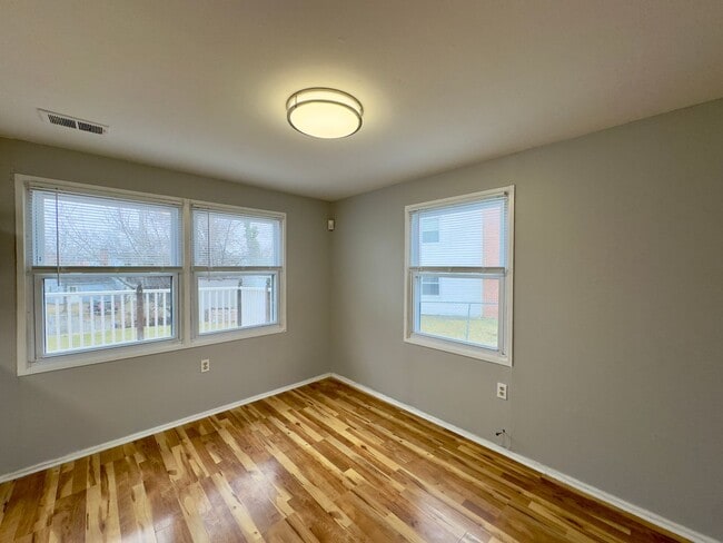 Building Photo - Charming 3 Bed/1.5Bath in Parkville, MD!