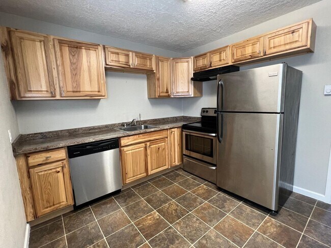 Building Photo - Charming Single-Level Living with Bonus Flex Space & Private Yard