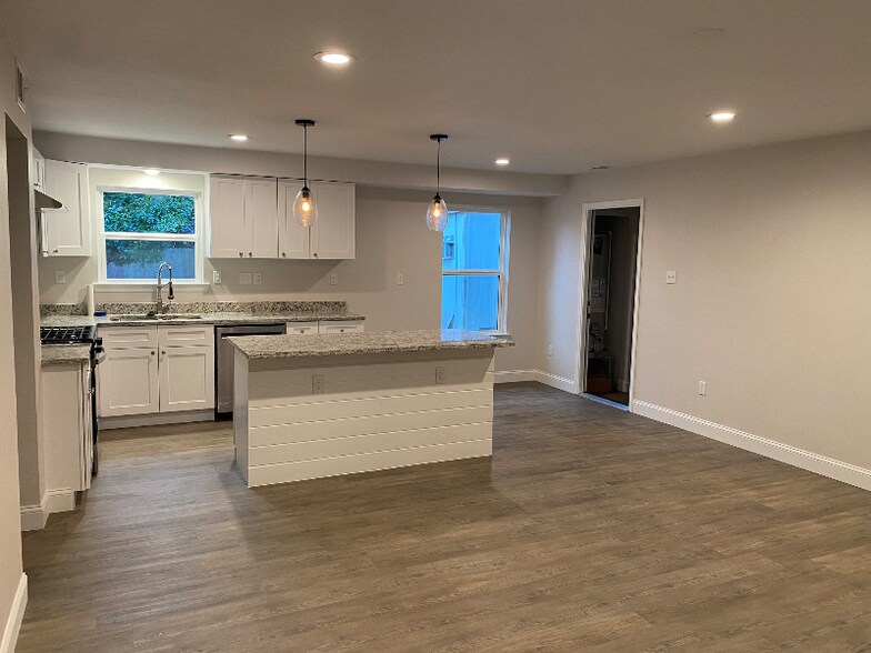 Building Photo - 1805 S Franklin St