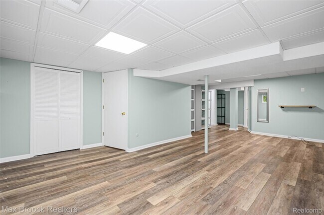 Building Photo - 7432 Azalea Ct