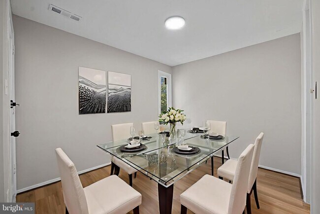 Building Photo - 7204 Donnell Pl