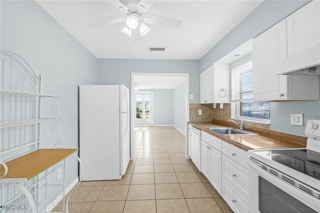 Building Photo - 6014 Deming Ave