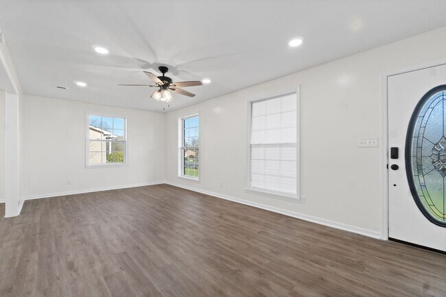 Building Photo - Pet Friendly Renovated Three Bedroom with Basement!