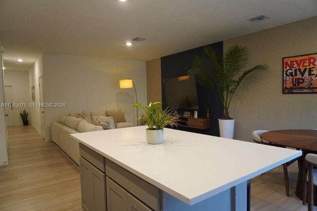 Building Photo - 385 NW 9th St