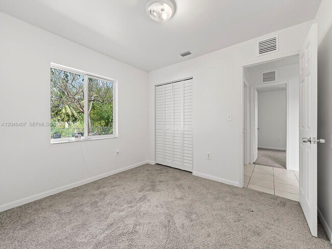 Building Photo - 26650 SW 138th Ct