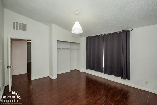 Building Photo - Charming 3Bdm 2Ba Home with Large Yard & 2-Car Garage in Central Las Vegas!