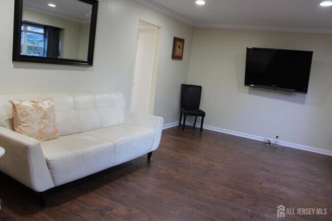Building Photo - 707 Merrywood Dr