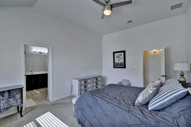 Building Photo - 2208 Granite Hill Dr