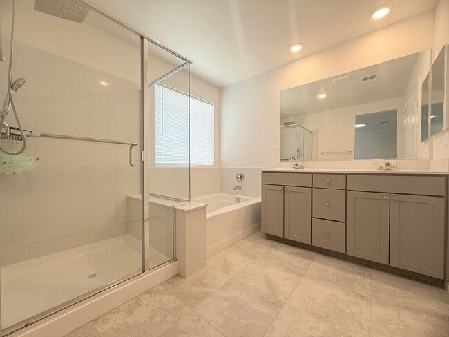 Building Photo - Wonderful upgraded two story single house