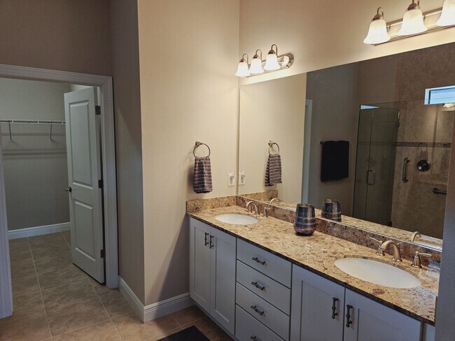 Building Photo - 10468 Crooked Crk Dr