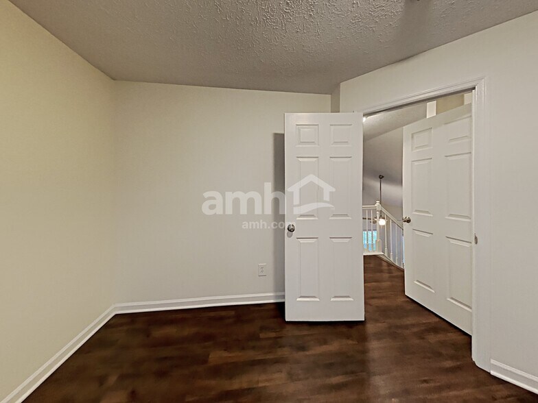 Building Photo - 1325 Georgetown Dr