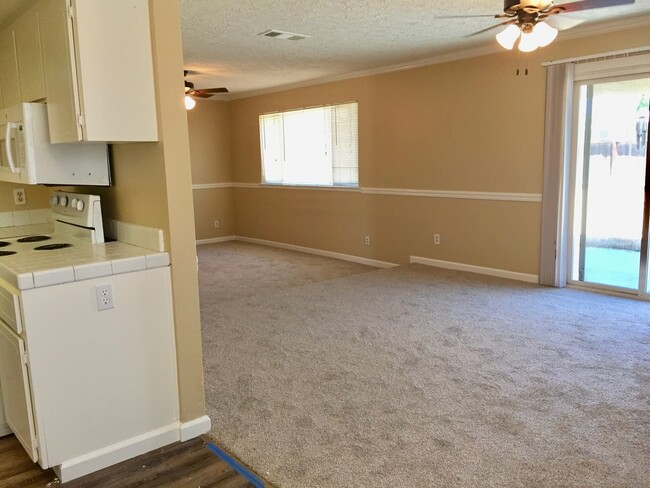 Building Photo - Ashlan & Fowler 3 Bedroom - Griffith Ave.