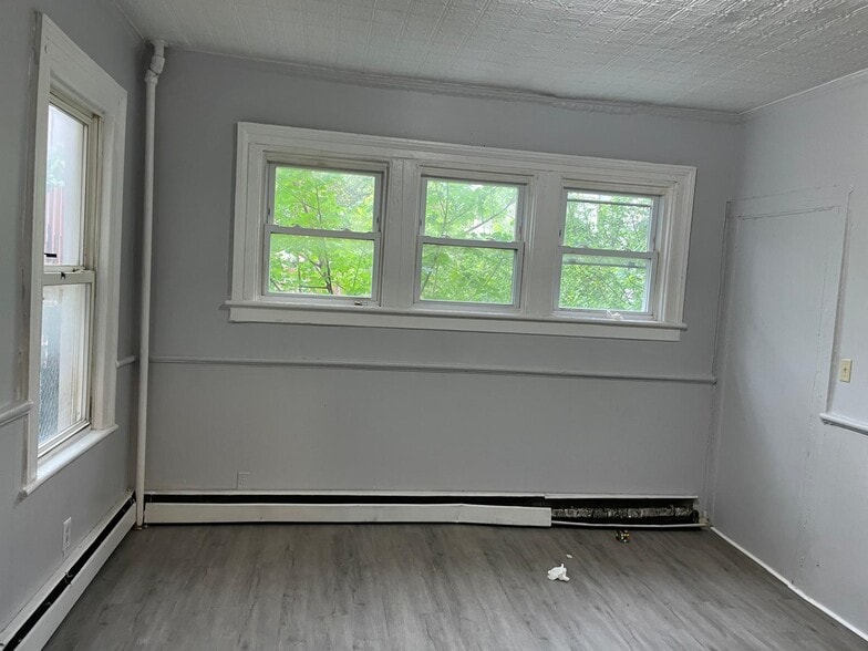 Building Photo - 126 3rd St