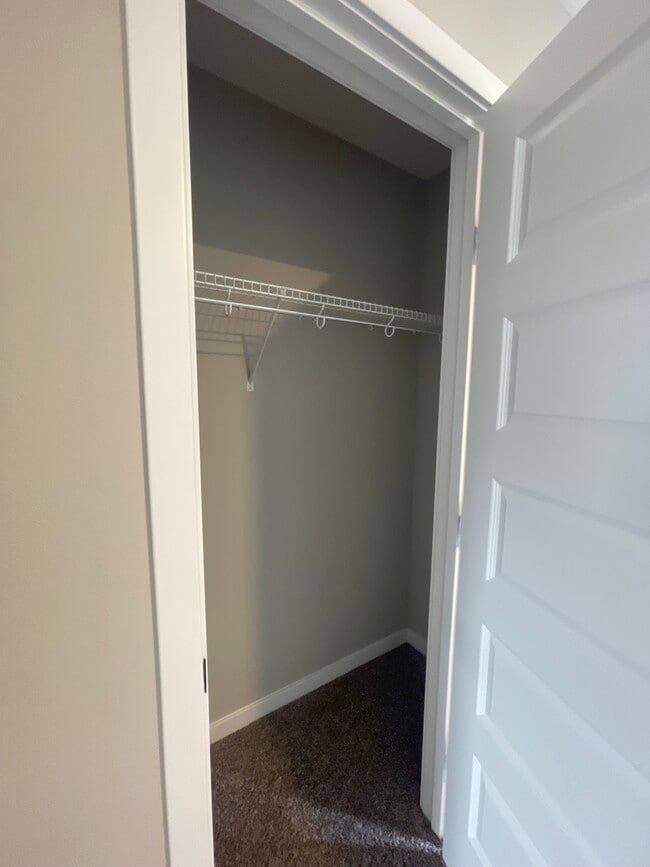 Building Photo - 671 N Jozlynn Ave