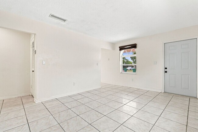 Building Photo - 872 NW 108th St