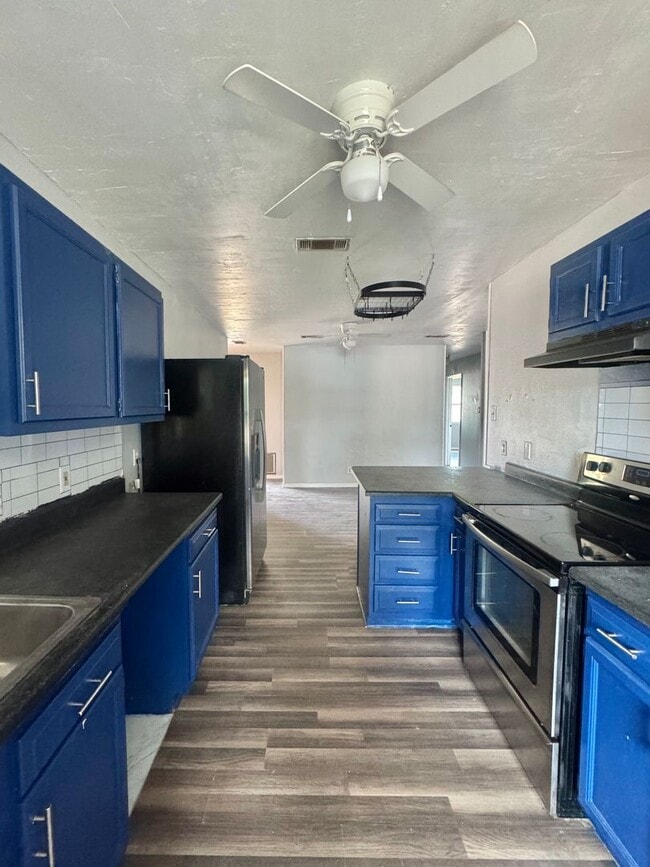 Building Photo - COMING SOON - 3 Bedroom 2 Bathroom Home w/...