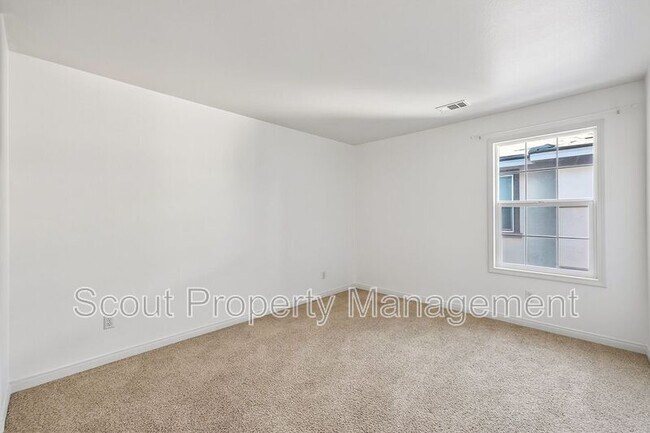 Building Photo - 39012 Crown Ranch Rd