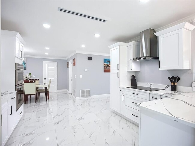 Building Photo - 6531 Santiago Ct