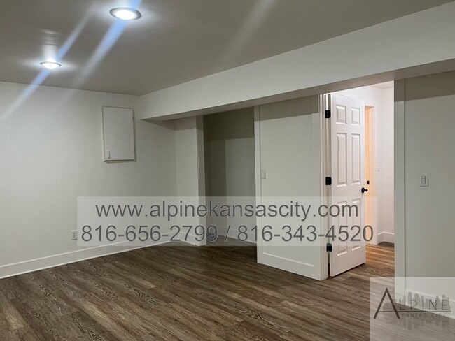 Building Photo - Gorgeous Multi Level Side by Side Split, P...