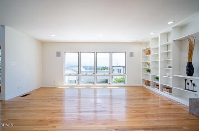 Building Photo - 3955 Farmouth Dr