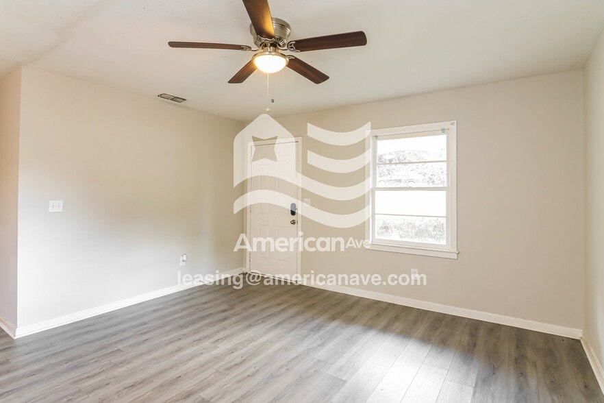 Building Photo - 5760 Valleybrook Rd