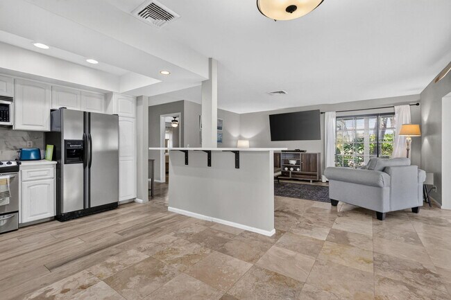 Building Photo - 213 Rio Vista Cir