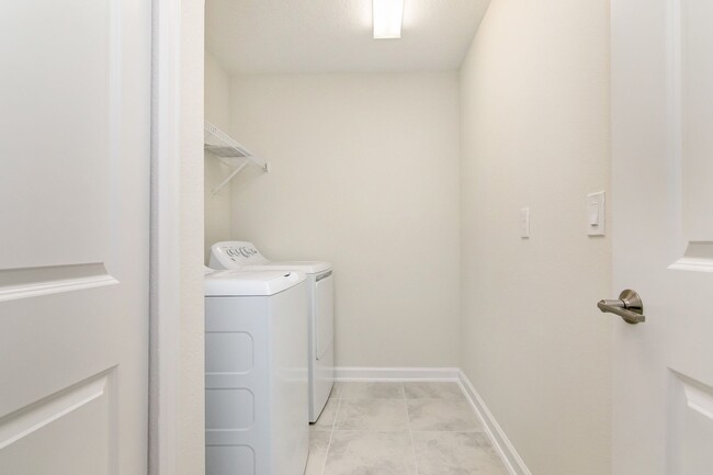 Building Photo - Lovely 5bd/3.5bath FOR RENT in highly soug...