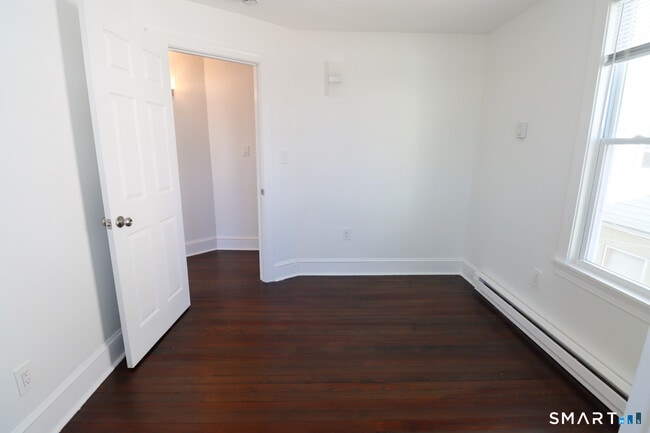 Building Photo - 10 Park St