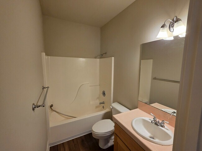 Building Photo - 2423 NW Awbrey Rd