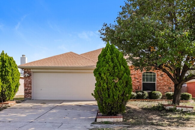 Building Photo - 3020 Meadowbrook Dr