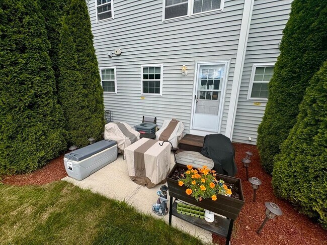 Building Photo - 14 Merrimac Way