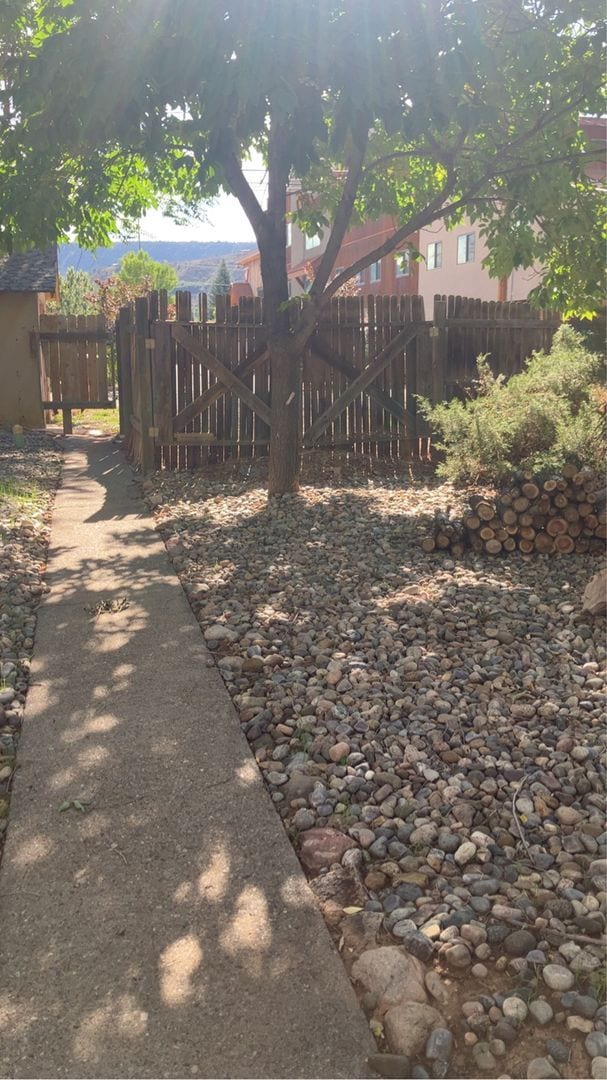 Building Photo - Charming 4-Bedroom Home in Prime Location ...
