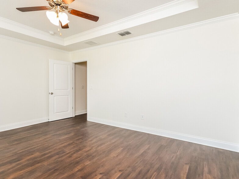 Building Photo - 6181 Little Blf Cir