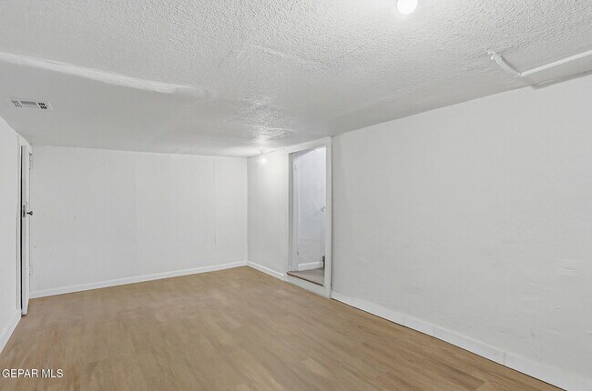 Building Photo - 3249 Lebanon Ave