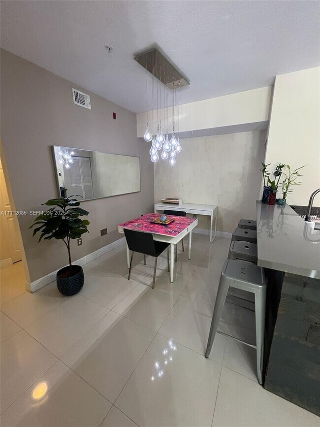 Building Photo - 7340 NW 114th Ave