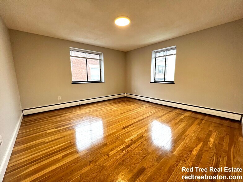 Building Photo - 62 Parkman St