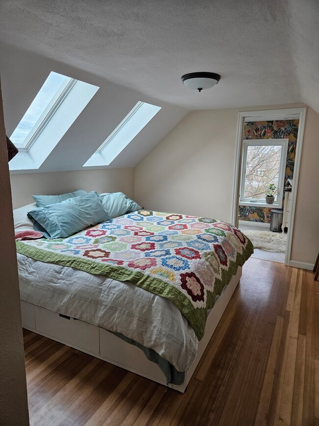 Building Photo - 611 W 32nd St