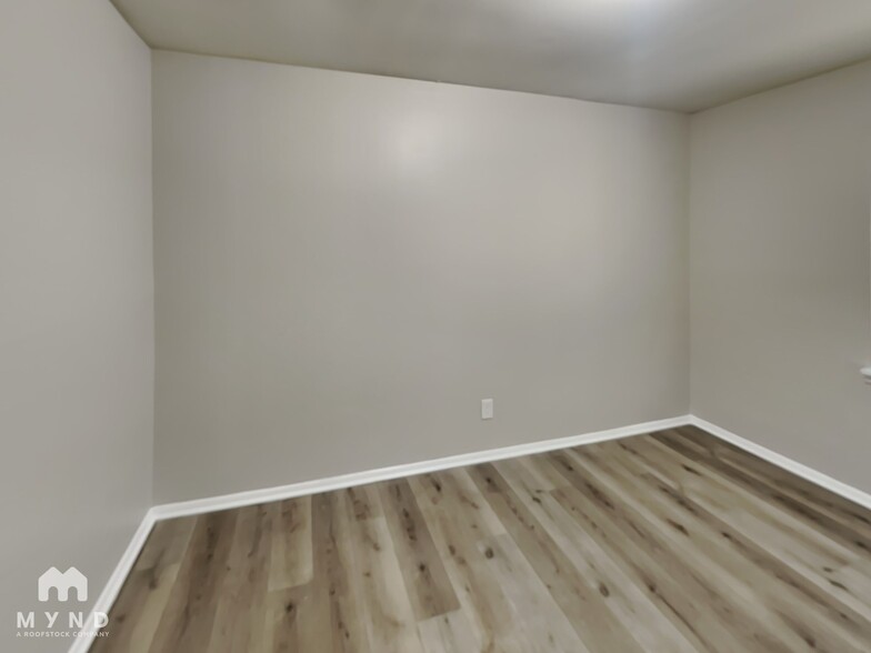 Building Photo - 5465 Deerfield Trail