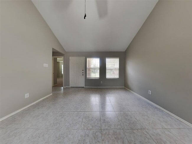 Building Photo - 5513 Rio Ramos St