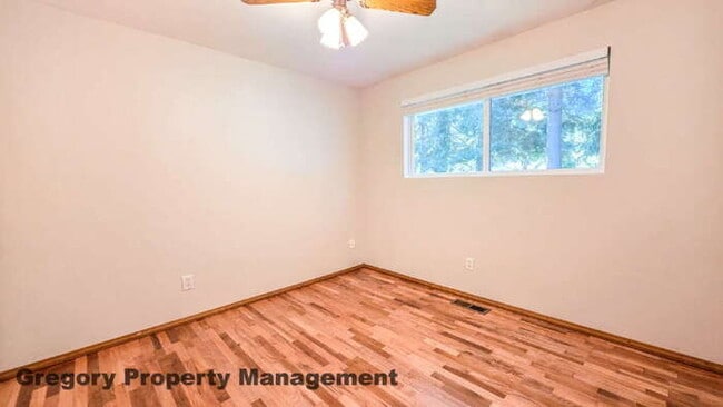 Building Photo - Edmonds Rambler – Prime Location & large back yard!