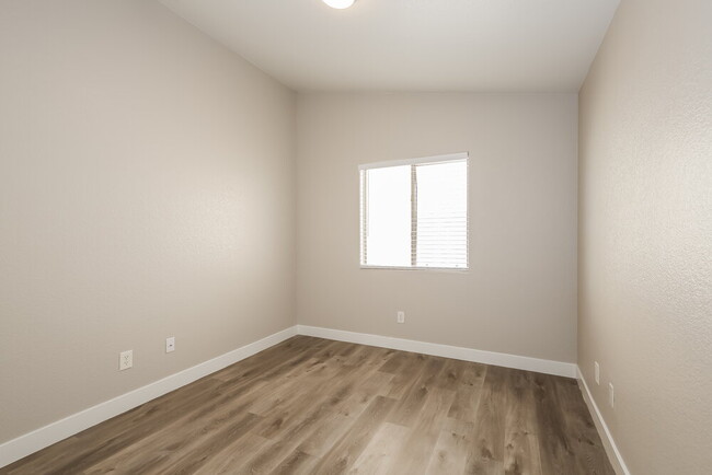 Building Photo - 524 W Claxton Ave