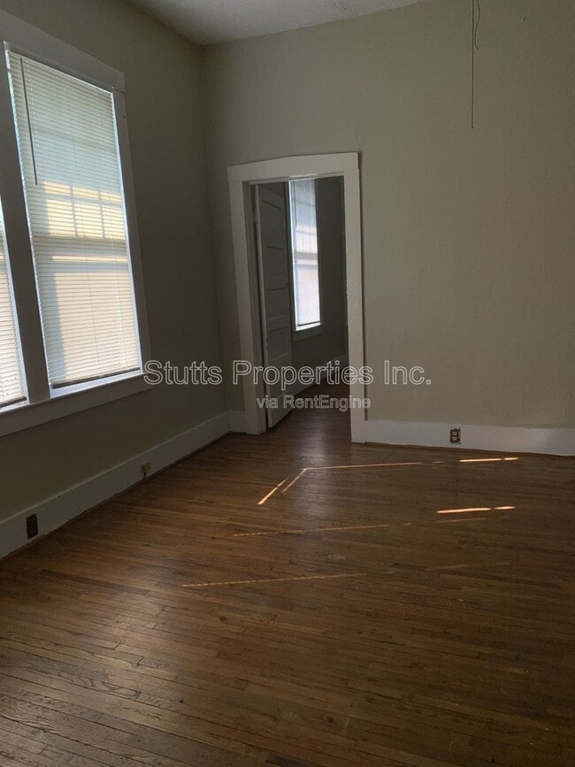 Building Photo - 713 Meridian St