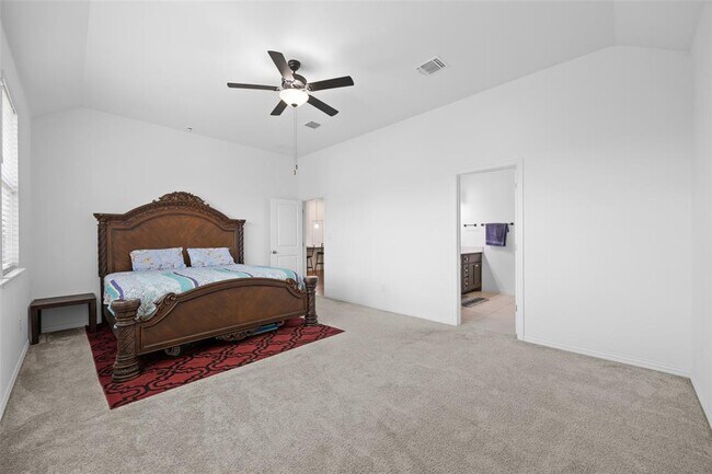 Building Photo - 303 Eagle Ford Dr